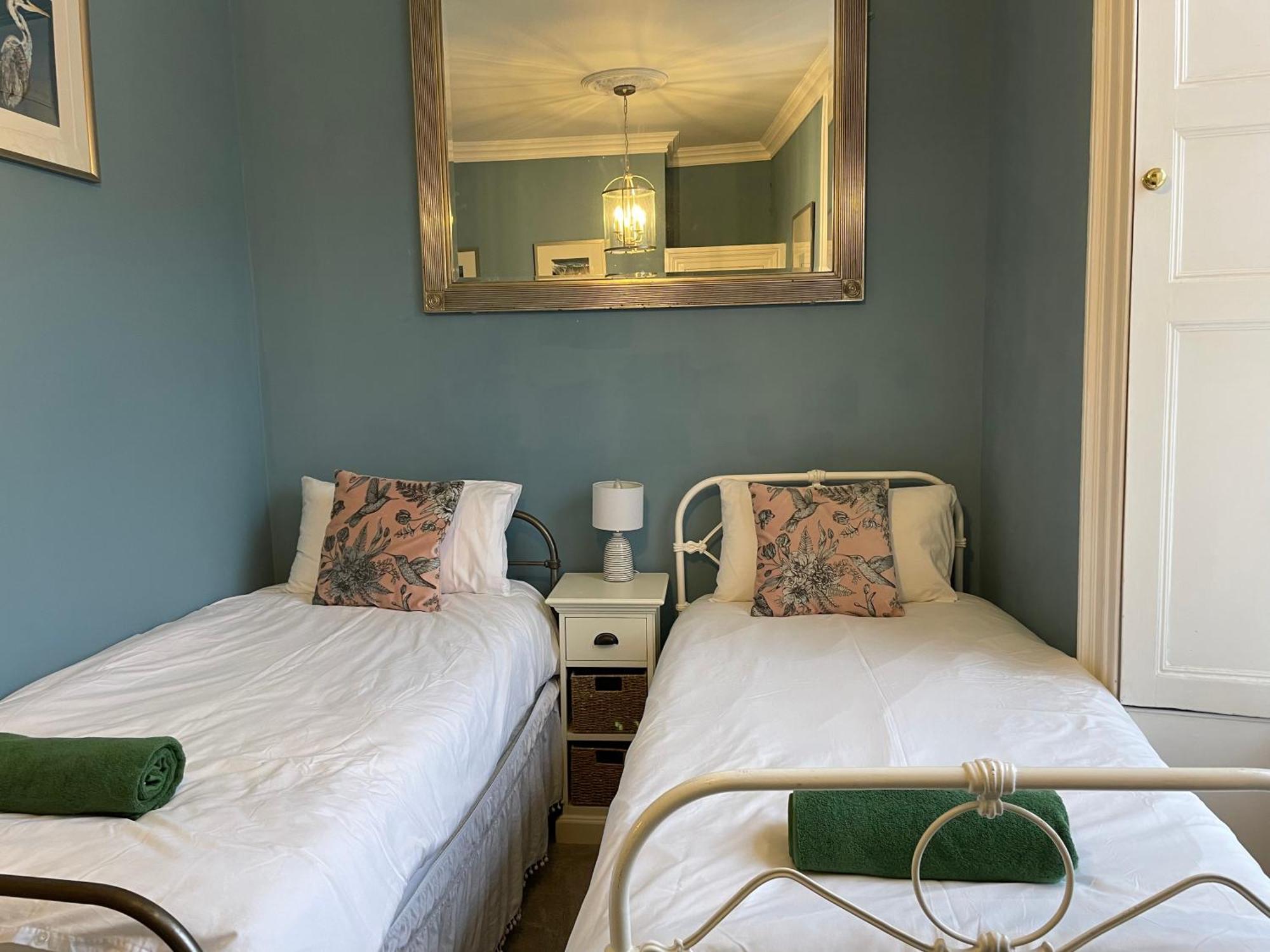 The Pickwick House 2 Bedroom Free Parking Bath Esterno foto
