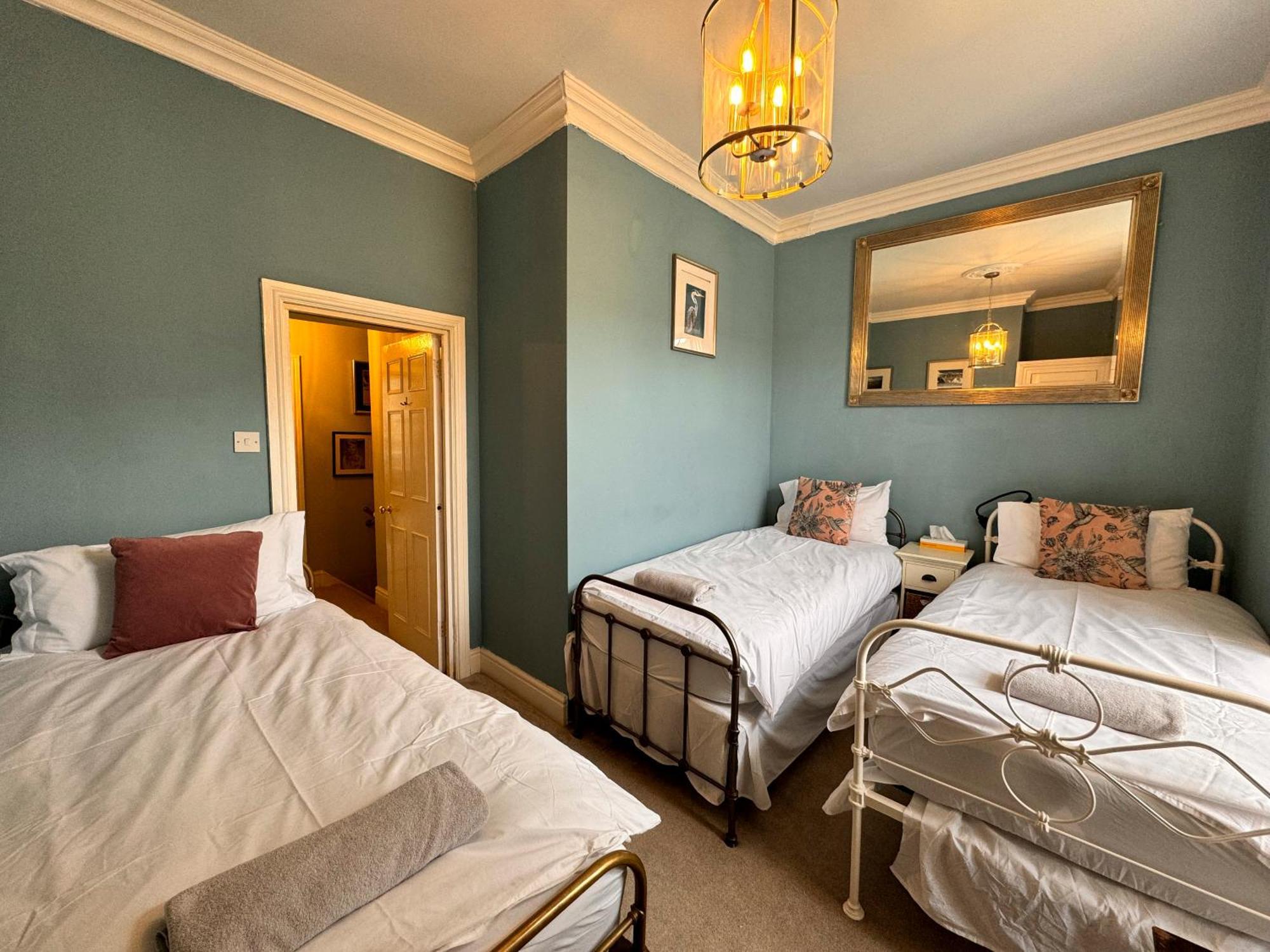 The Pickwick House 2 Bedroom Free Parking Bath Esterno foto